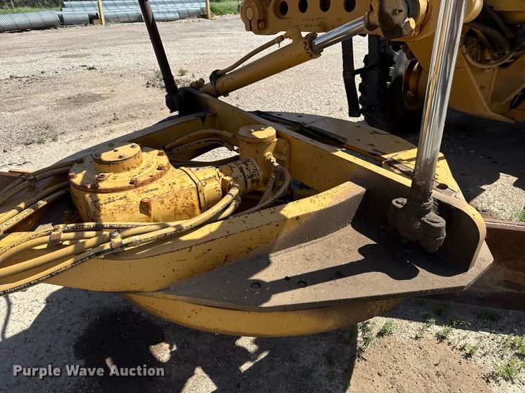 image for item DZ8528 2001 Caterpillar 140H motor grader