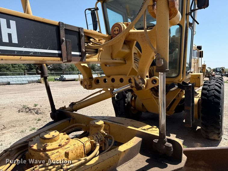 image for item DZ8528 2001 Caterpillar 140H motor grader