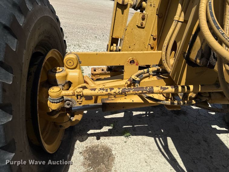 image for item DZ8528 2001 Caterpillar 140H motor grader