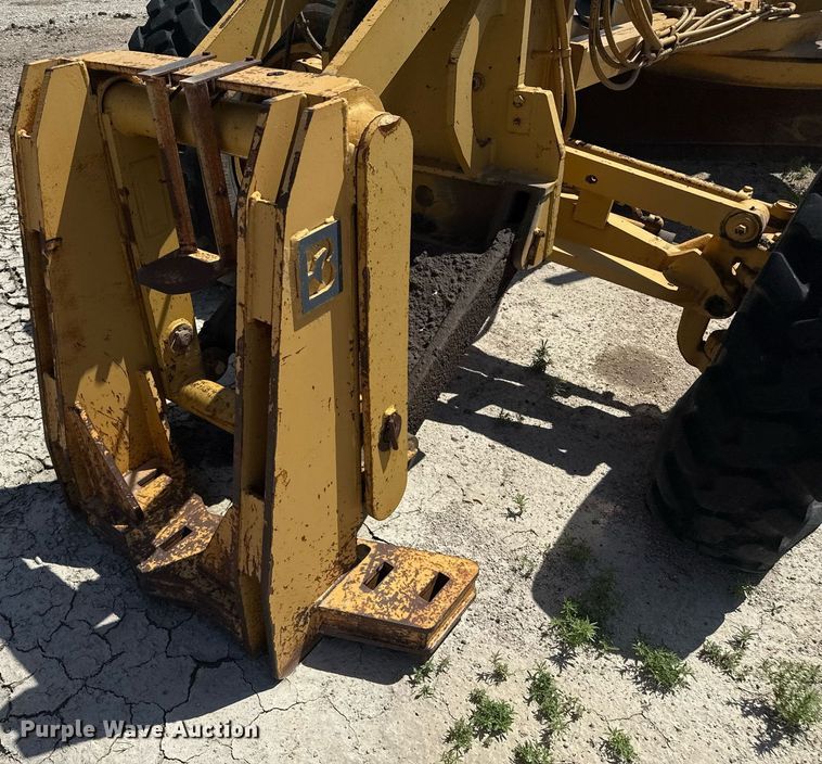 image for item DZ8528 2001 Caterpillar 140H motor grader