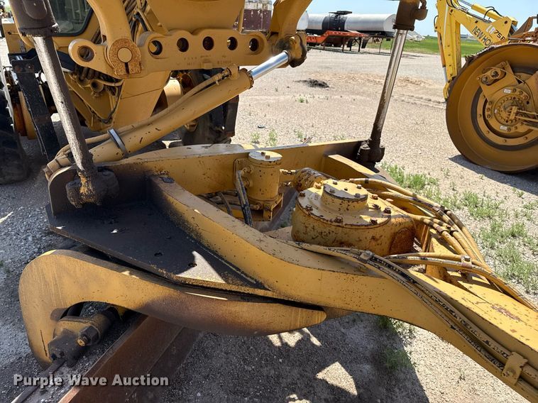 image for item DZ8528 2001 Caterpillar 140H motor grader