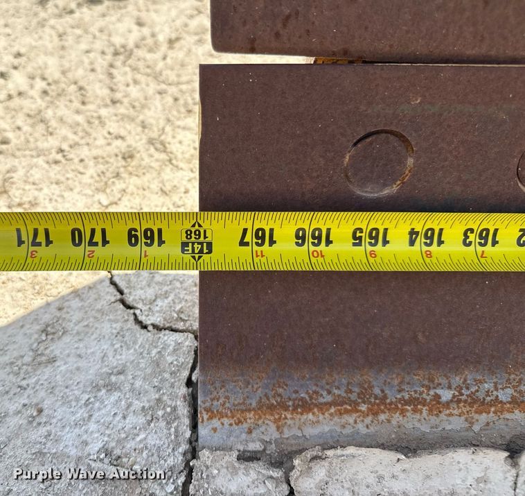 image for item DZ8528 2001 Caterpillar 140H motor grader