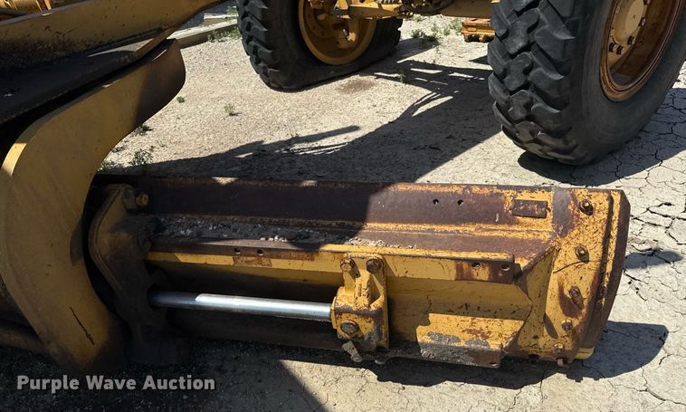 image for item DZ8528 2001 Caterpillar 140H motor grader