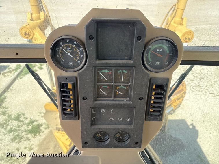 image for item DZ8528 2001 Caterpillar 140H motor grader