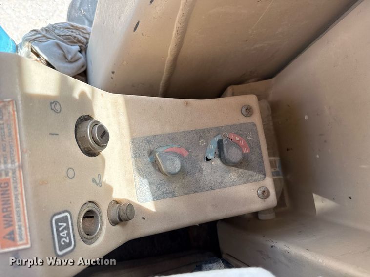 image for item DZ8528 2001 Caterpillar 140H motor grader