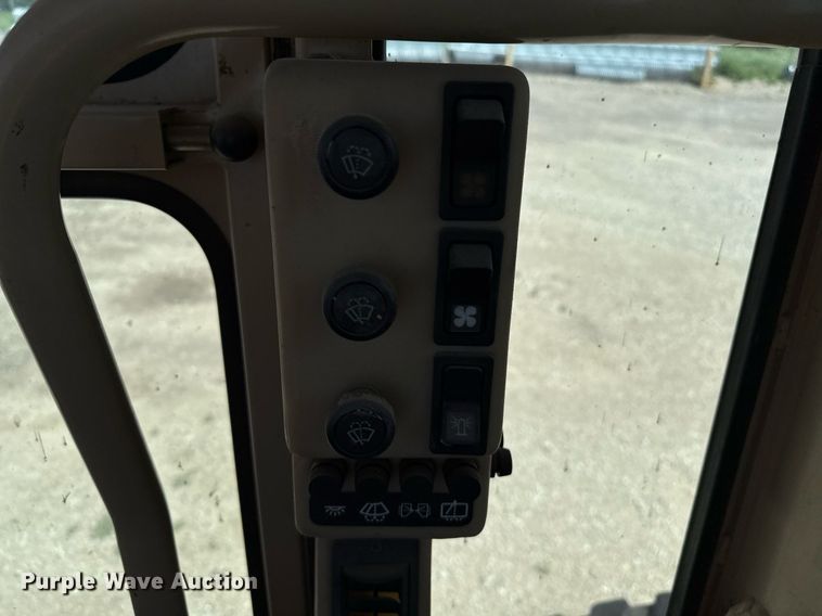 image for item DZ8528 2001 Caterpillar 140H motor grader