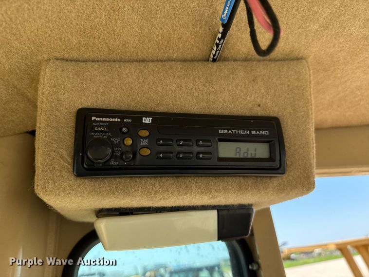 image for item DZ8528 2001 Caterpillar 140H motor grader