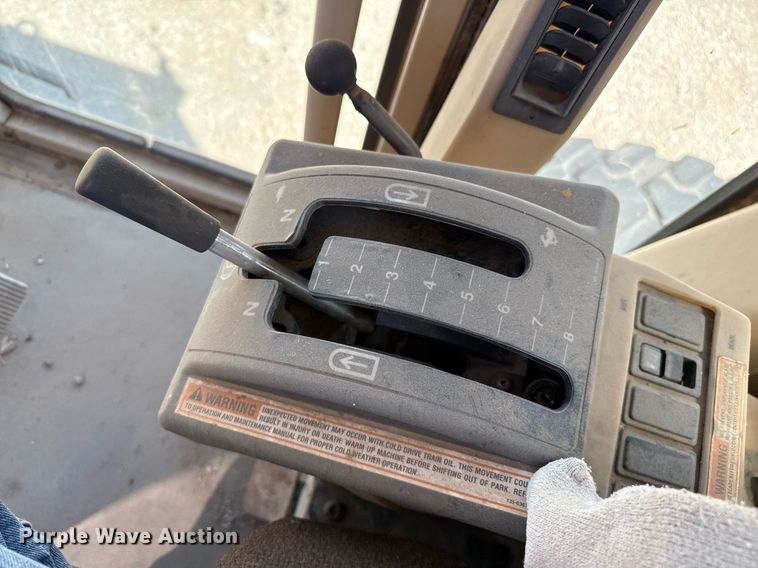 image for item DZ8528 2001 Caterpillar 140H motor grader