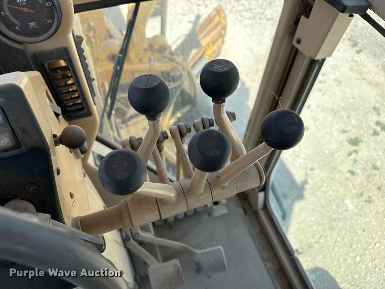 image for item DZ8528 2001 Caterpillar 140H motor grader