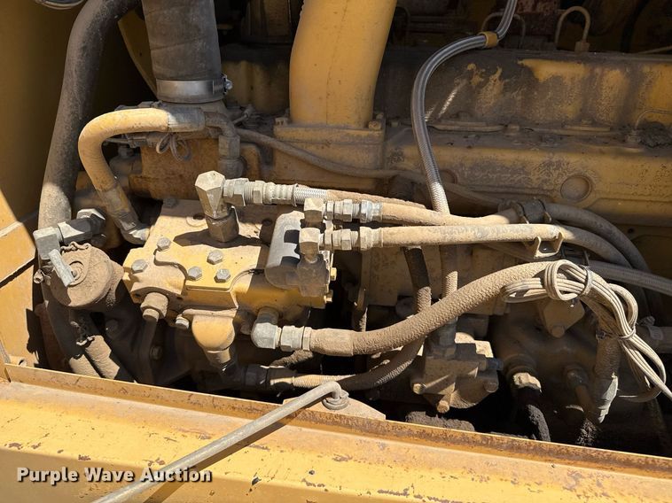 image for item DZ8528 2001 Caterpillar 140H motor grader