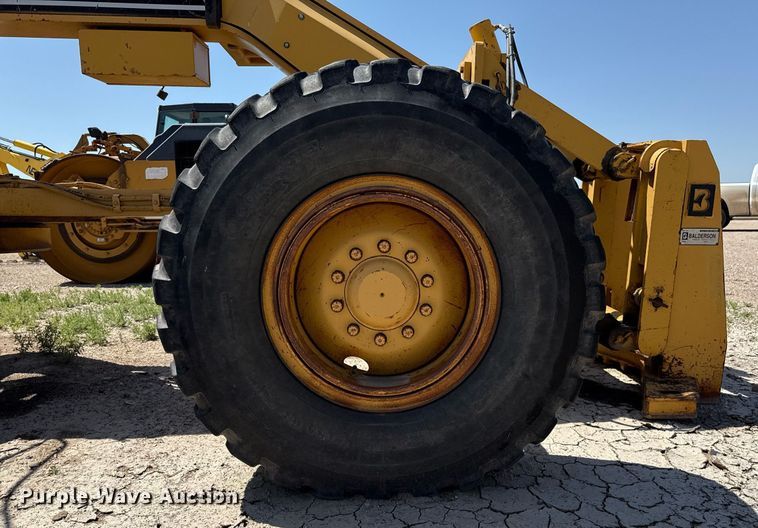 image for item DZ8528 2001 Caterpillar 140H motor grader