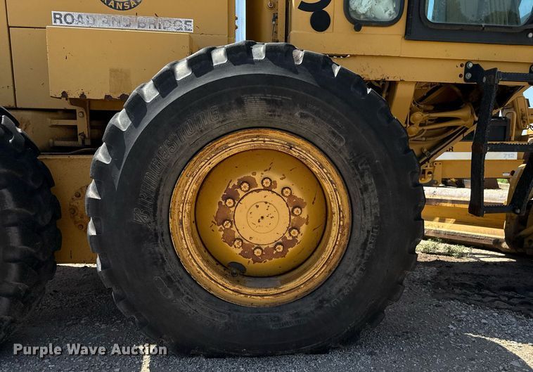 image for item DZ8528 2001 Caterpillar 140H motor grader