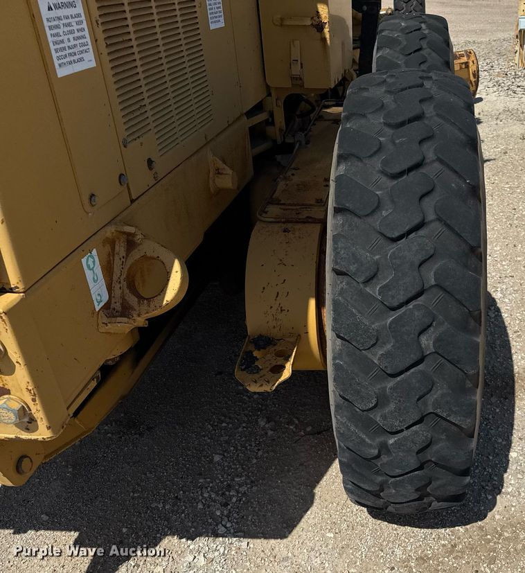 image for item DZ8528 2001 Caterpillar 140H motor grader