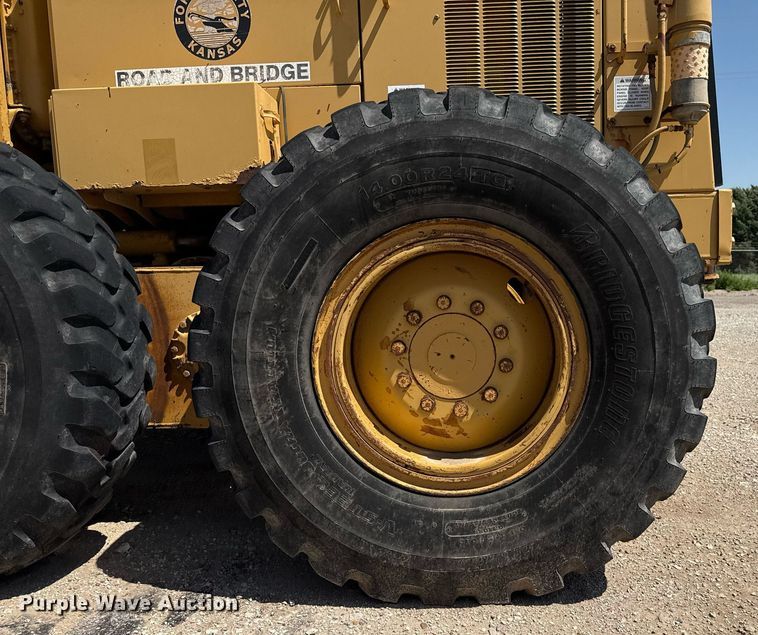 image for item DZ8528 2001 Caterpillar 140H motor grader