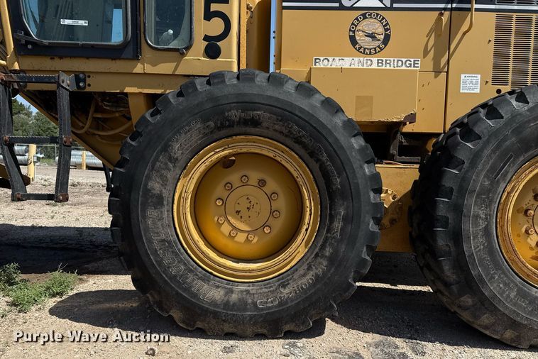 image for item DZ8528 2001 Caterpillar 140H motor grader