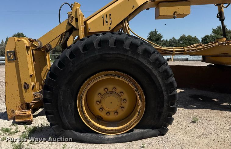 image for item DZ8528 2001 Caterpillar 140H motor grader