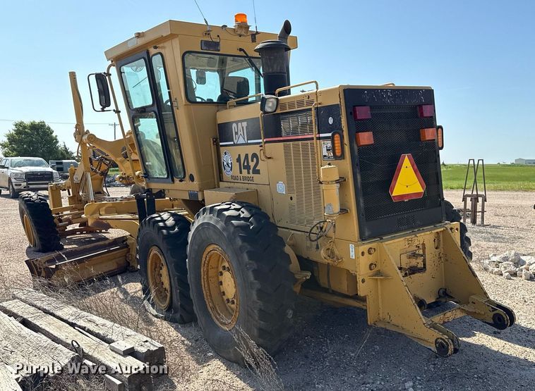 image for item DZ8540 1996 Caterpillar 140H motor grader