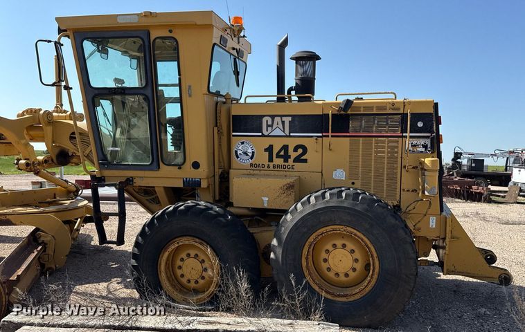 image for item DZ8540 1996 Caterpillar 140H motor grader