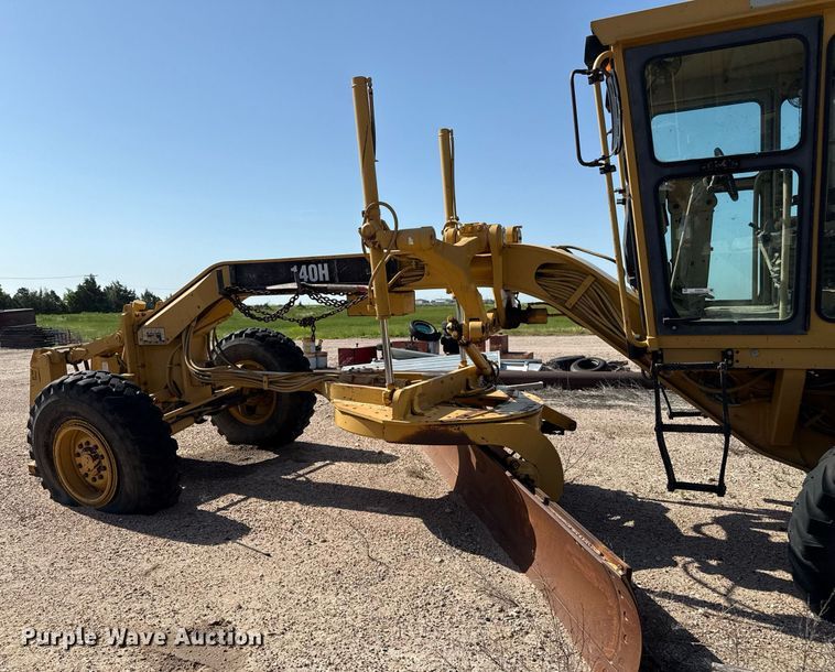 image for item DZ8540 1996 Caterpillar 140H motor grader