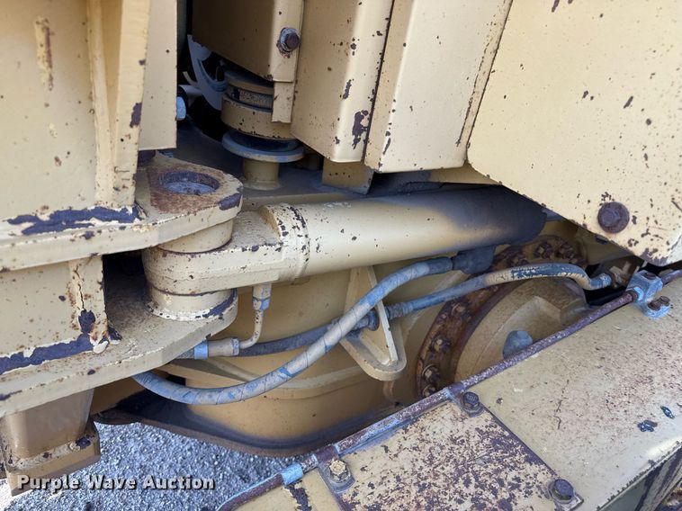 image for item DZ8540 1996 Caterpillar 140H motor grader