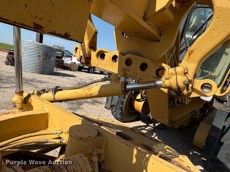 image for item DZ8540 1996 Caterpillar 140H motor grader