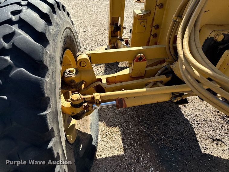 image for item DZ8540 1996 Caterpillar 140H motor grader