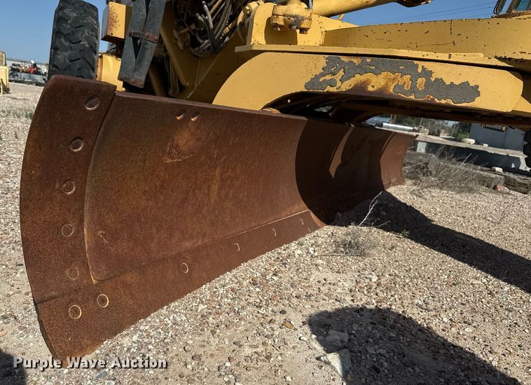 image for item DZ8540 1996 Caterpillar 140H motor grader