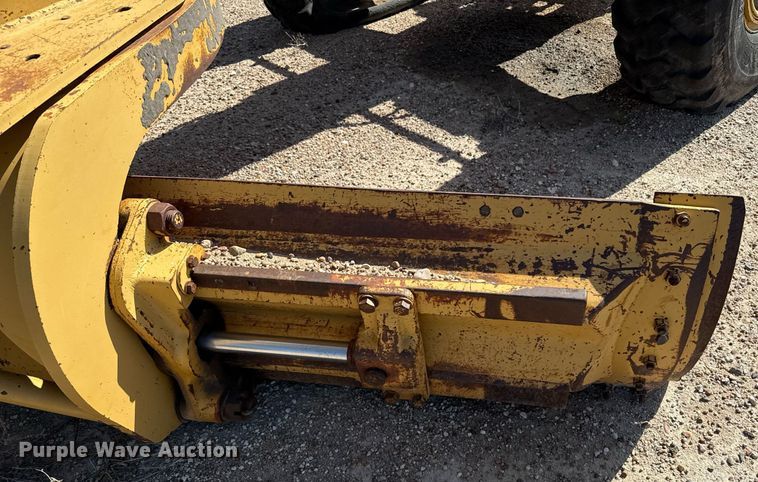 image for item DZ8540 1996 Caterpillar 140H motor grader