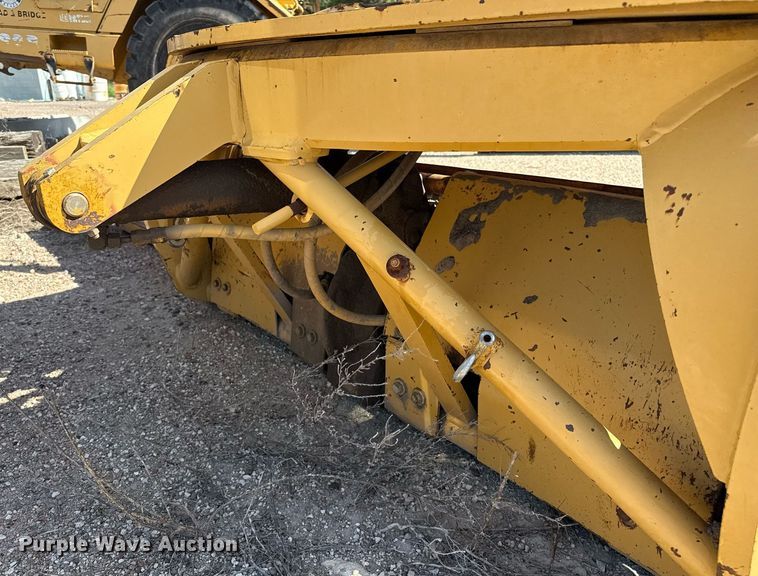 image for item DZ8540 1996 Caterpillar 140H motor grader