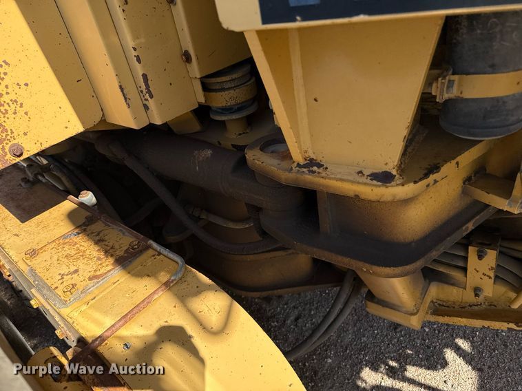 image for item DZ8540 1996 Caterpillar 140H motor grader