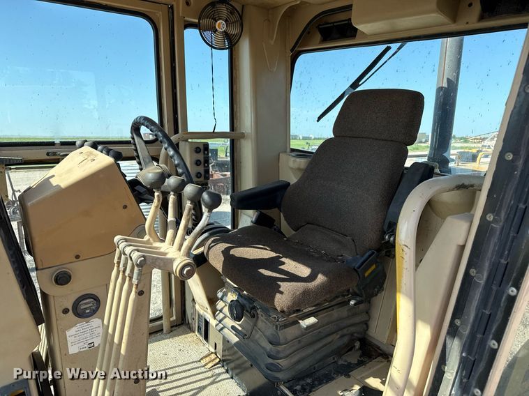 image for item DZ8540 1996 Caterpillar 140H motor grader