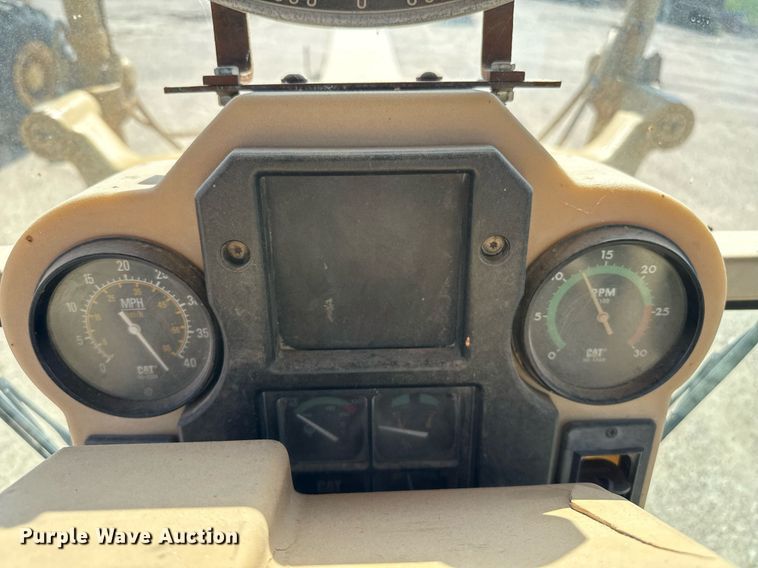 image for item DZ8540 1996 Caterpillar 140H motor grader