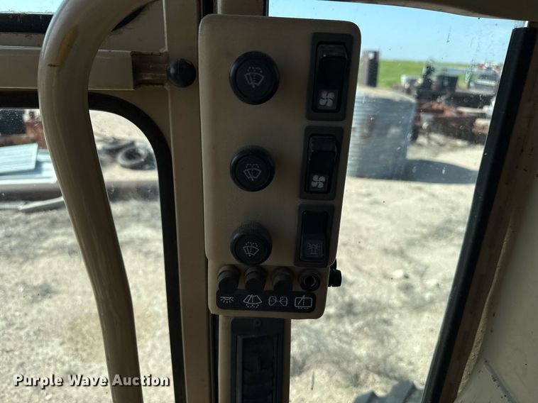 image for item DZ8540 1996 Caterpillar 140H motor grader