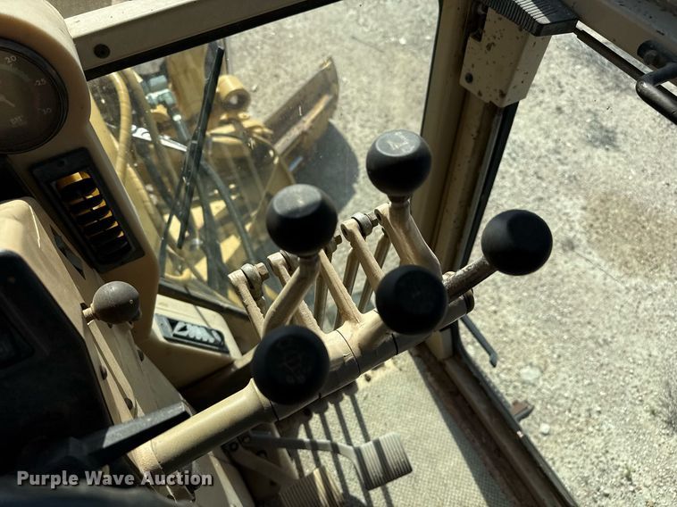 image for item DZ8540 1996 Caterpillar 140H motor grader