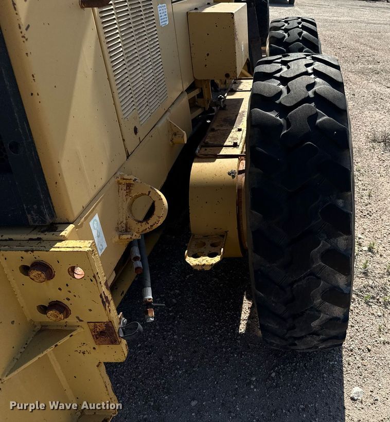 image for item DZ8540 1996 Caterpillar 140H motor grader