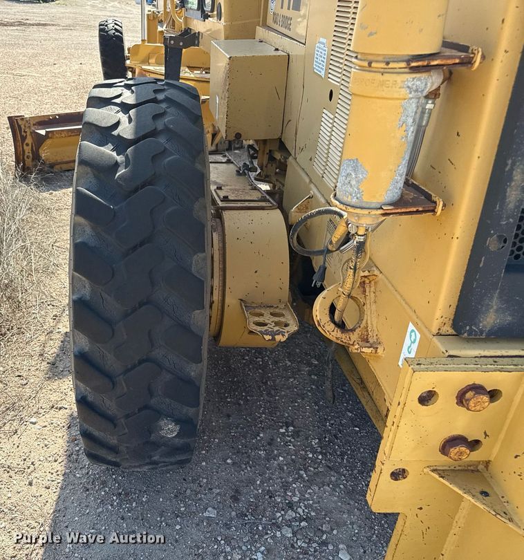 image for item DZ8540 1996 Caterpillar 140H motor grader