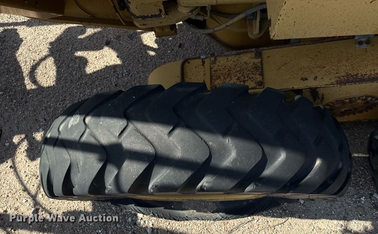 image for item DZ8540 1996 Caterpillar 140H motor grader