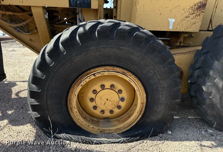 image for item DZ8540 1996 Caterpillar 140H motor grader