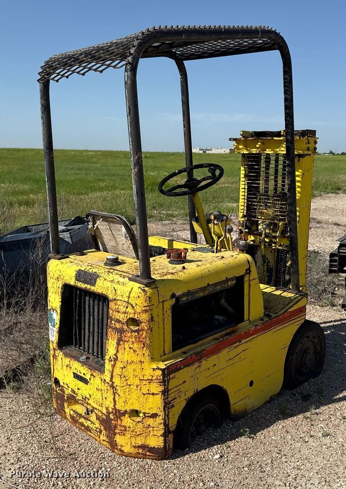 image for item DZ8541 Clark forklift