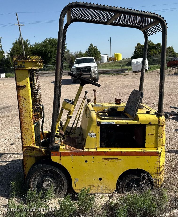 image for item DZ8541 Clark forklift