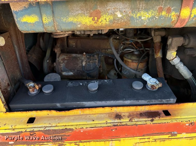 image for item DZ8541 Clark forklift