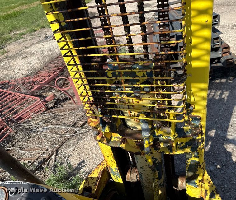 image for item DZ8541 Clark forklift