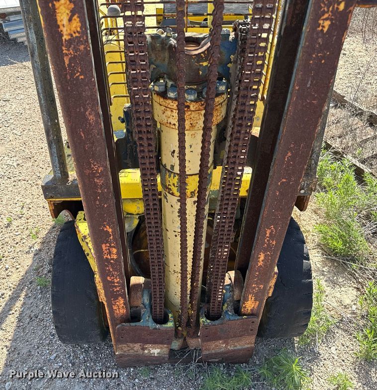 image for item DZ8541 Clark forklift