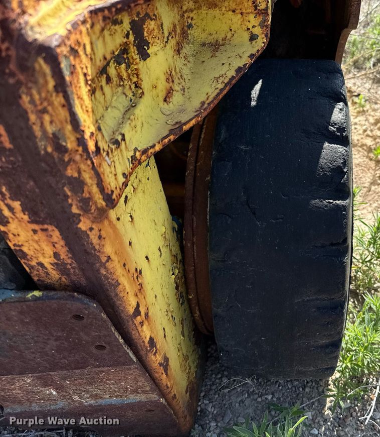 image for item DZ8541 Clark forklift