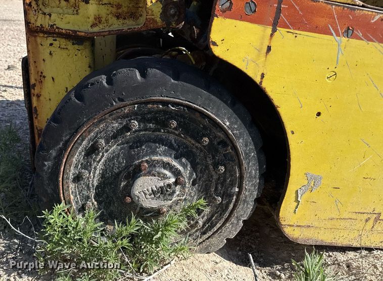 image for item DZ8541 Clark forklift