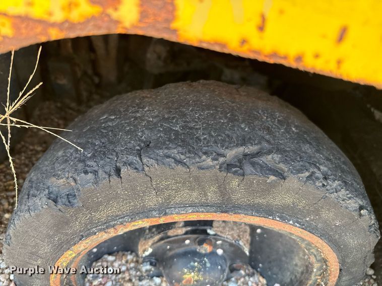 image for item DZ8541 Clark forklift