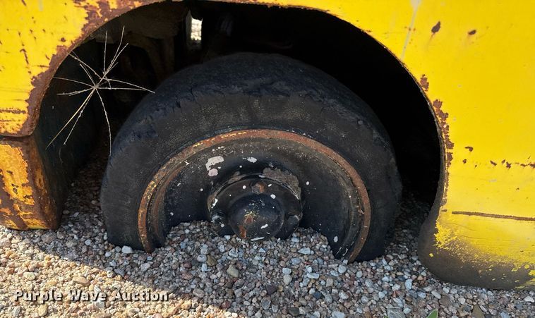 image for item DZ8541 Clark forklift