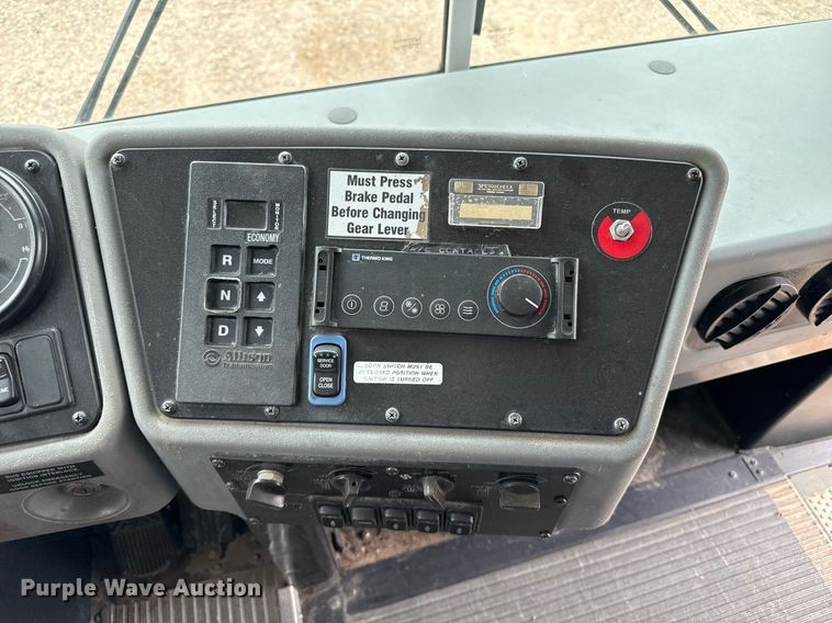 image for item DZ8566 2009 Blue Bird All American coach bus