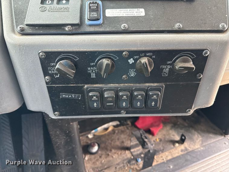 image for item DZ8566 2009 Blue Bird All American coach bus