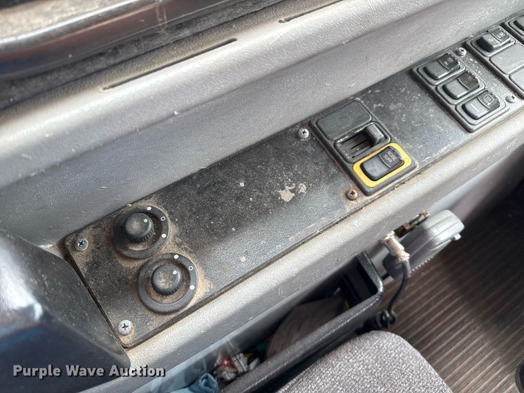 image for item DZ8566 2009 Blue Bird All American coach bus